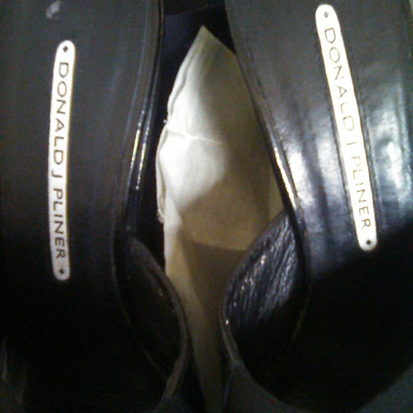DONALD J. PLINER BLACK HEELS GREAT COND. SZ 6M - Picture 8 of 8